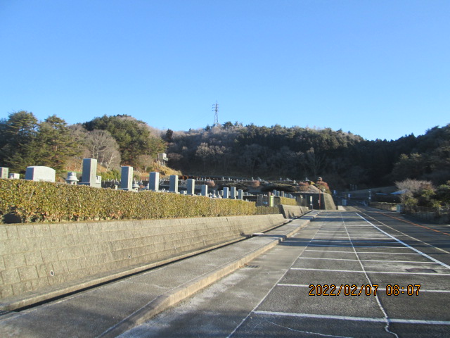 バス通り（北東方向）北口バス停風景