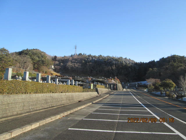 バス通り（北東方向）北口バス停風景