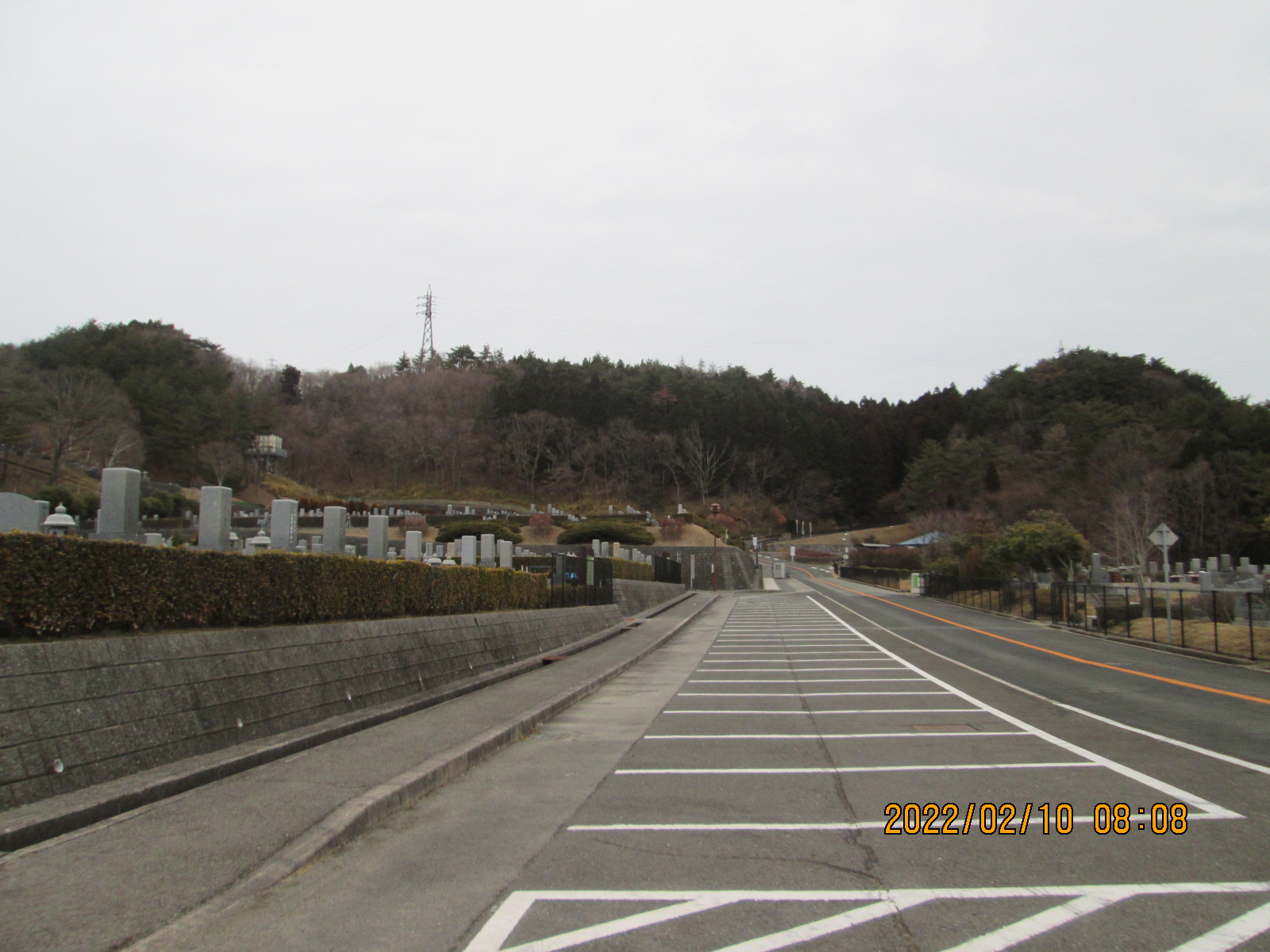 バス通り（北東向き）北口バス停方向