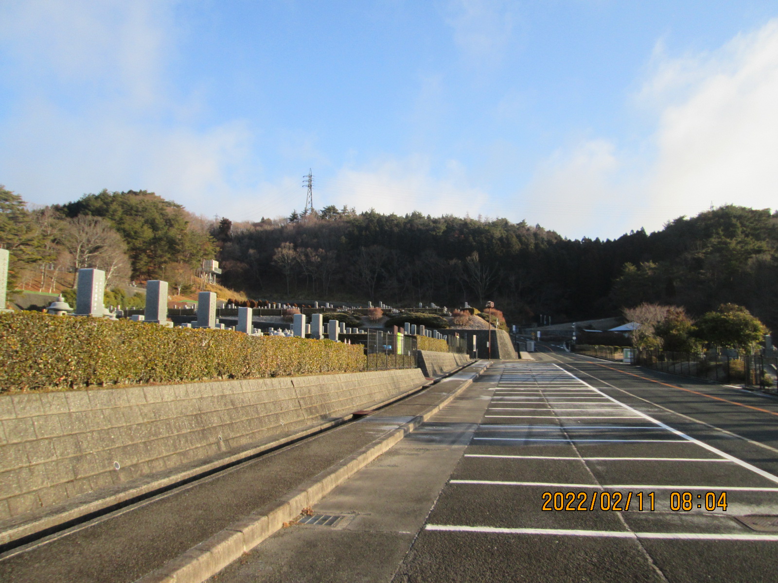 バス通り（北東方向）北口バス停風景