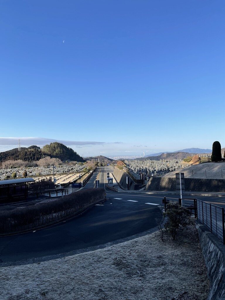 霊園北入り口から風景　