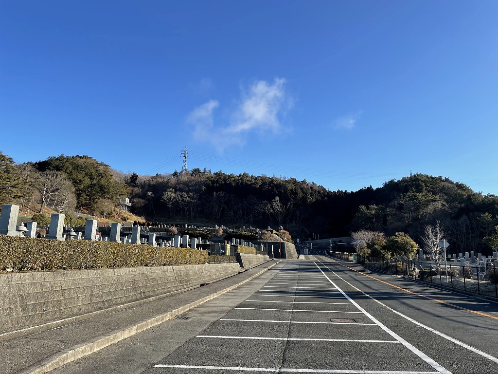 バス通り（北東方向）北口バス停風景