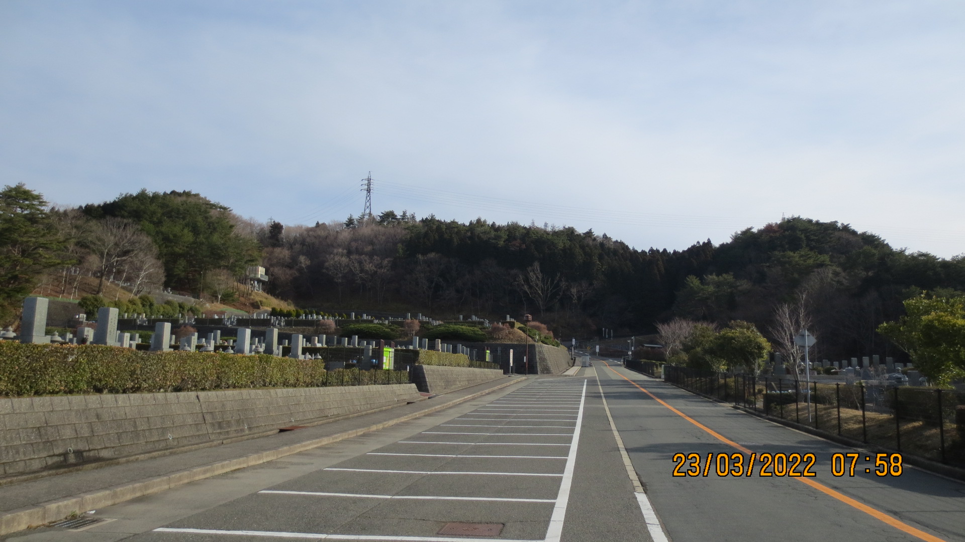 バス通り’（北東向き）北口バス停方向