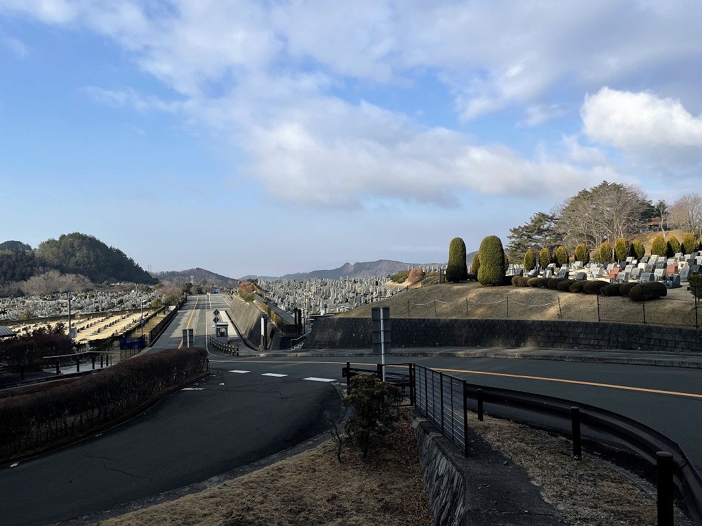 霊園北入り口から風景　