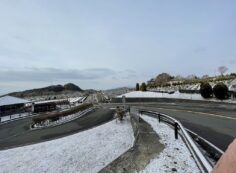 霊園北入り口から風景　残雪