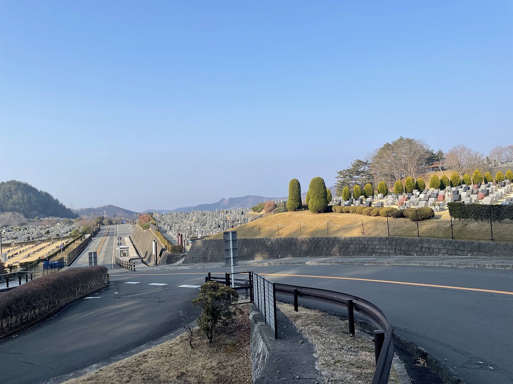 霊園北入り口から風景　