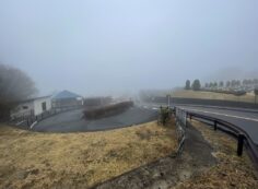 霊園北入り口から風景　濃霧