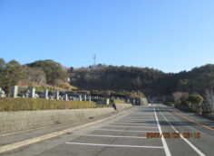 バス通り（北東方向）北口バス停風景