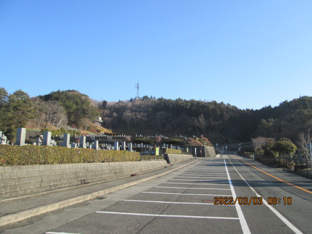 バス通り（北東方向）北口バス停風景