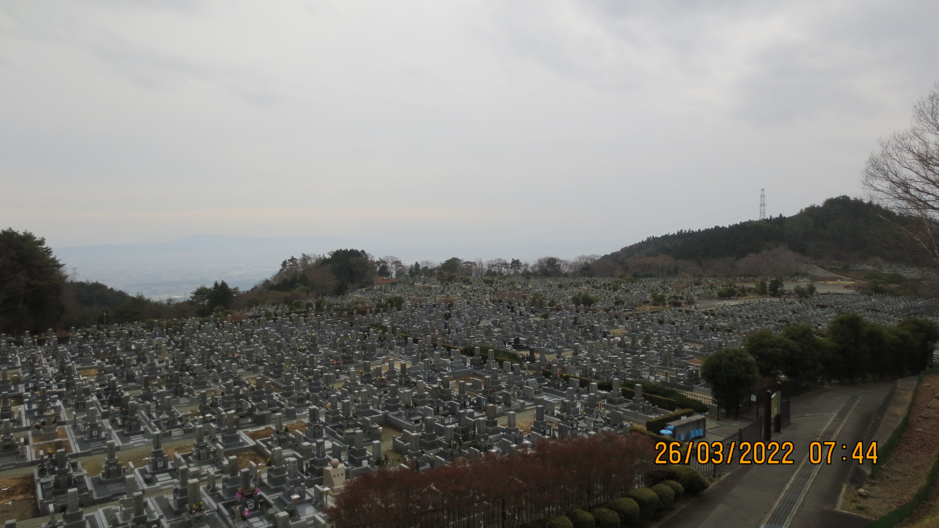 11区1番墓所から園内（南）風景