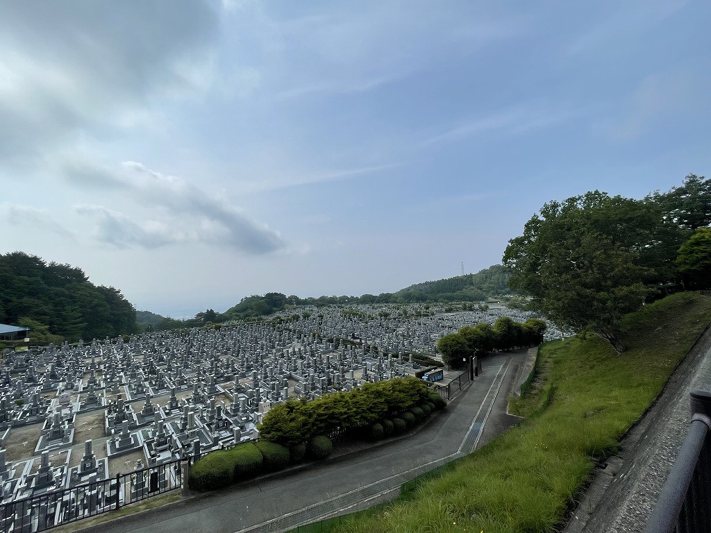 11区1番墓所から園内（南）風景