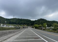 バス通り（北東向き）北口バス停方向