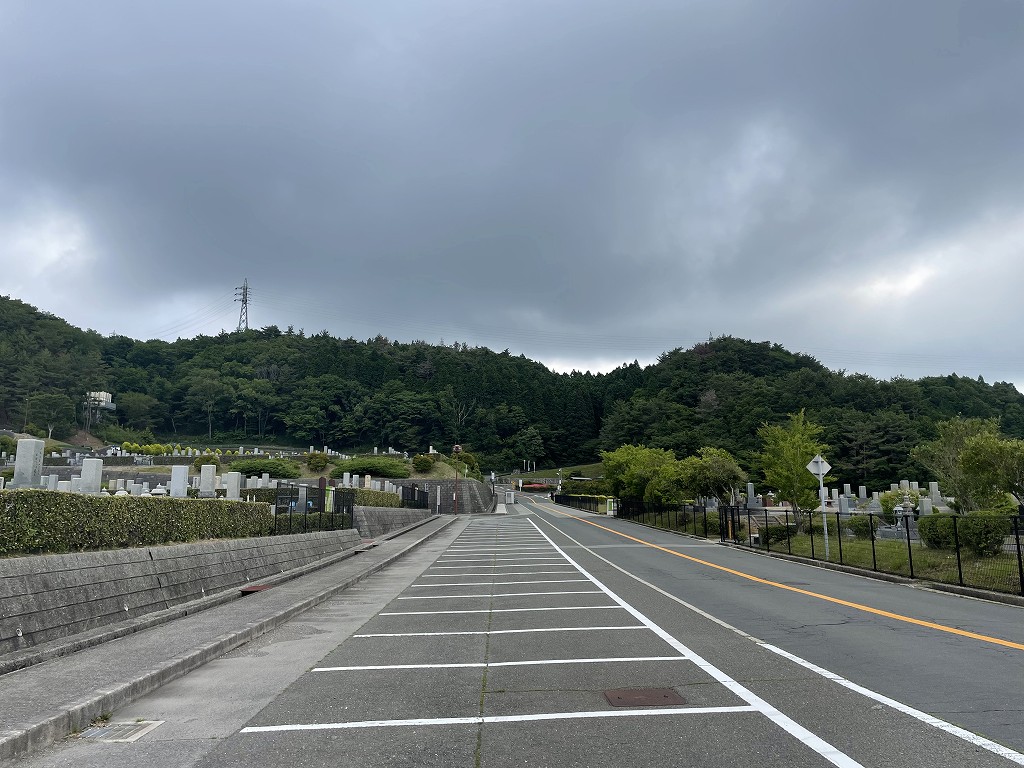 バス通り（北東向き）北口バス停方向