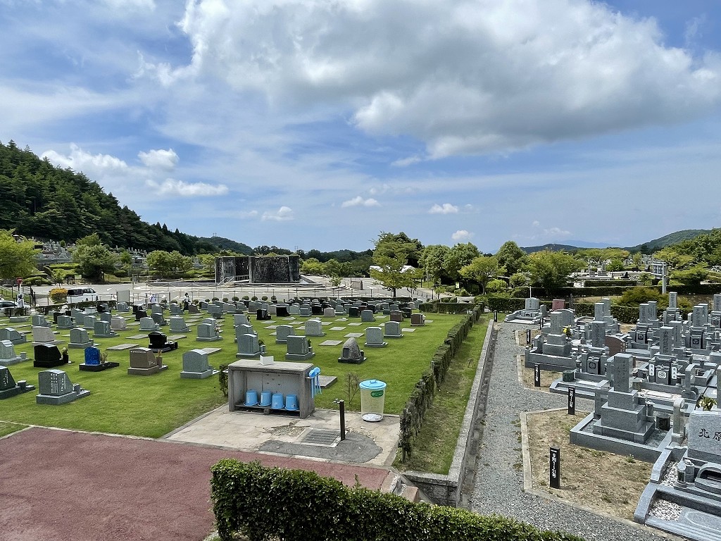 11区2番芝墓所～モニュメント風景