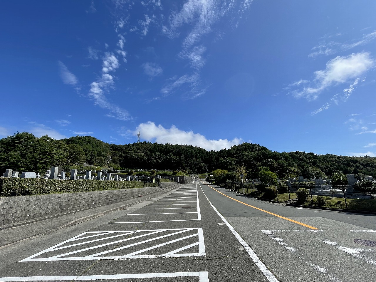 バス通り（北東方向）北口風景