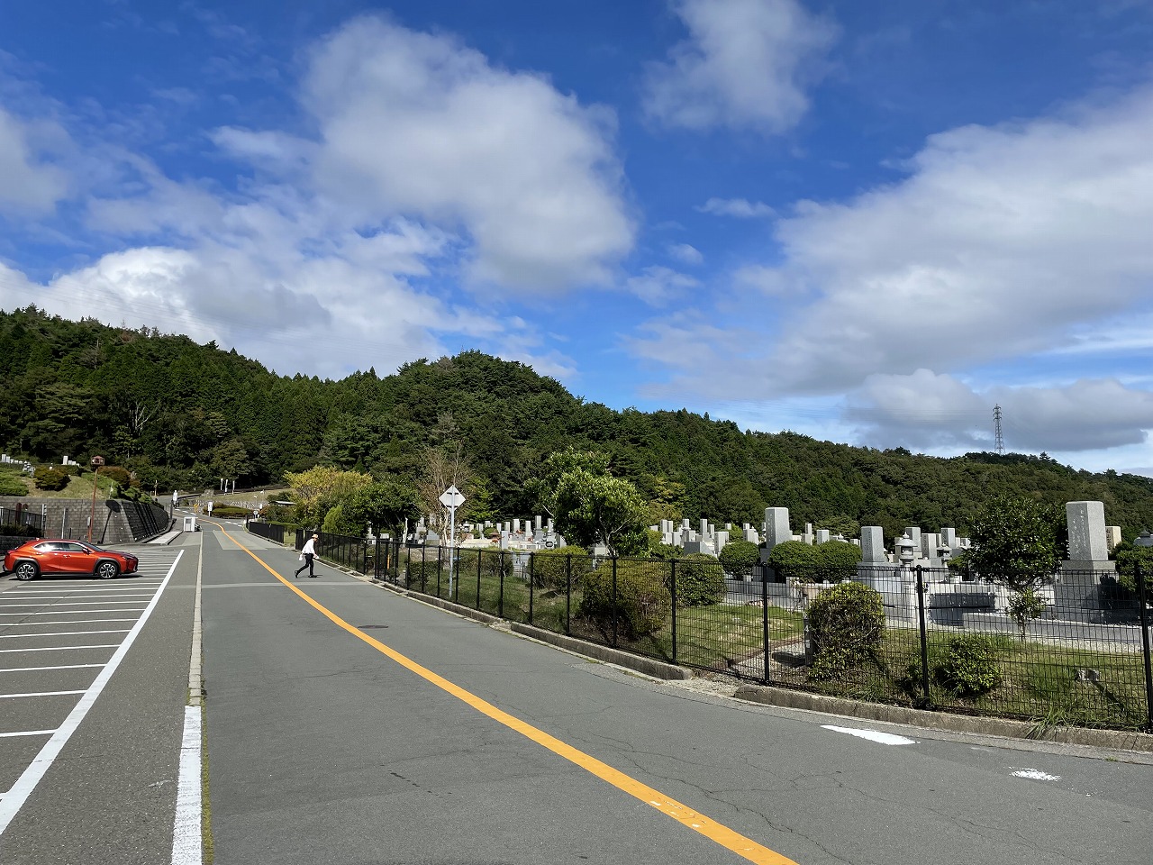 バス通り（北東方向）北口バス停風景