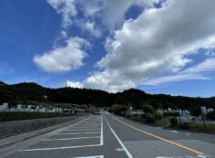 バス通り（北東向き）北口バス停方向