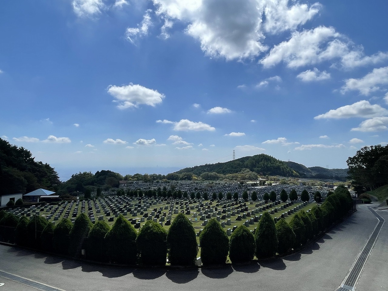 11区2番芝生墓所から（南西向き）風景