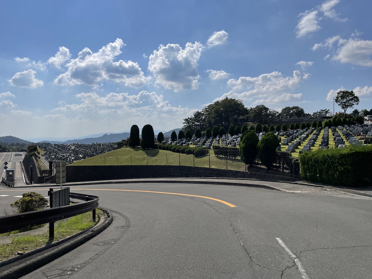 霊園北入り口・11区2番芝生墓所　