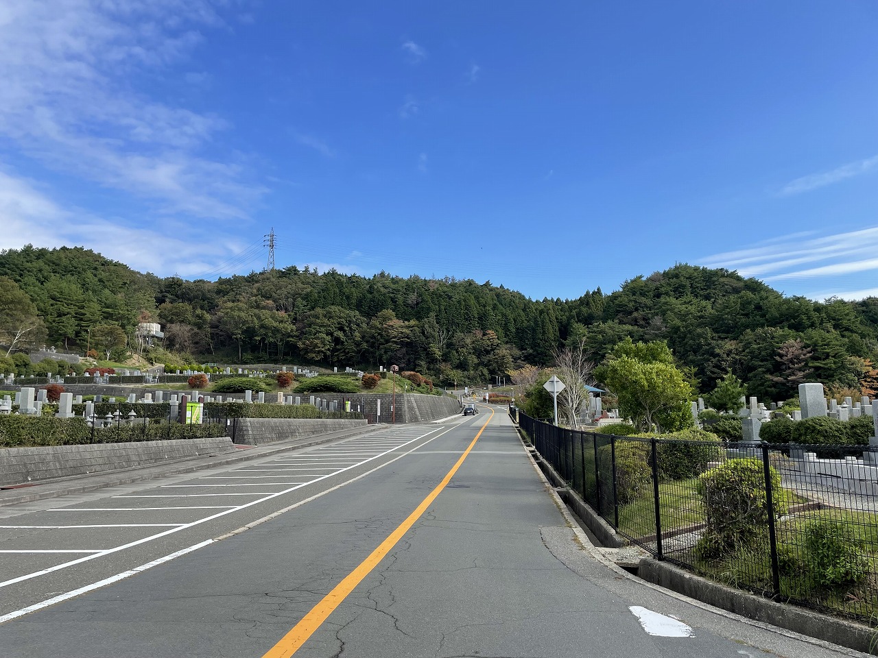 バス通り’（北東向き）北口バス停方向