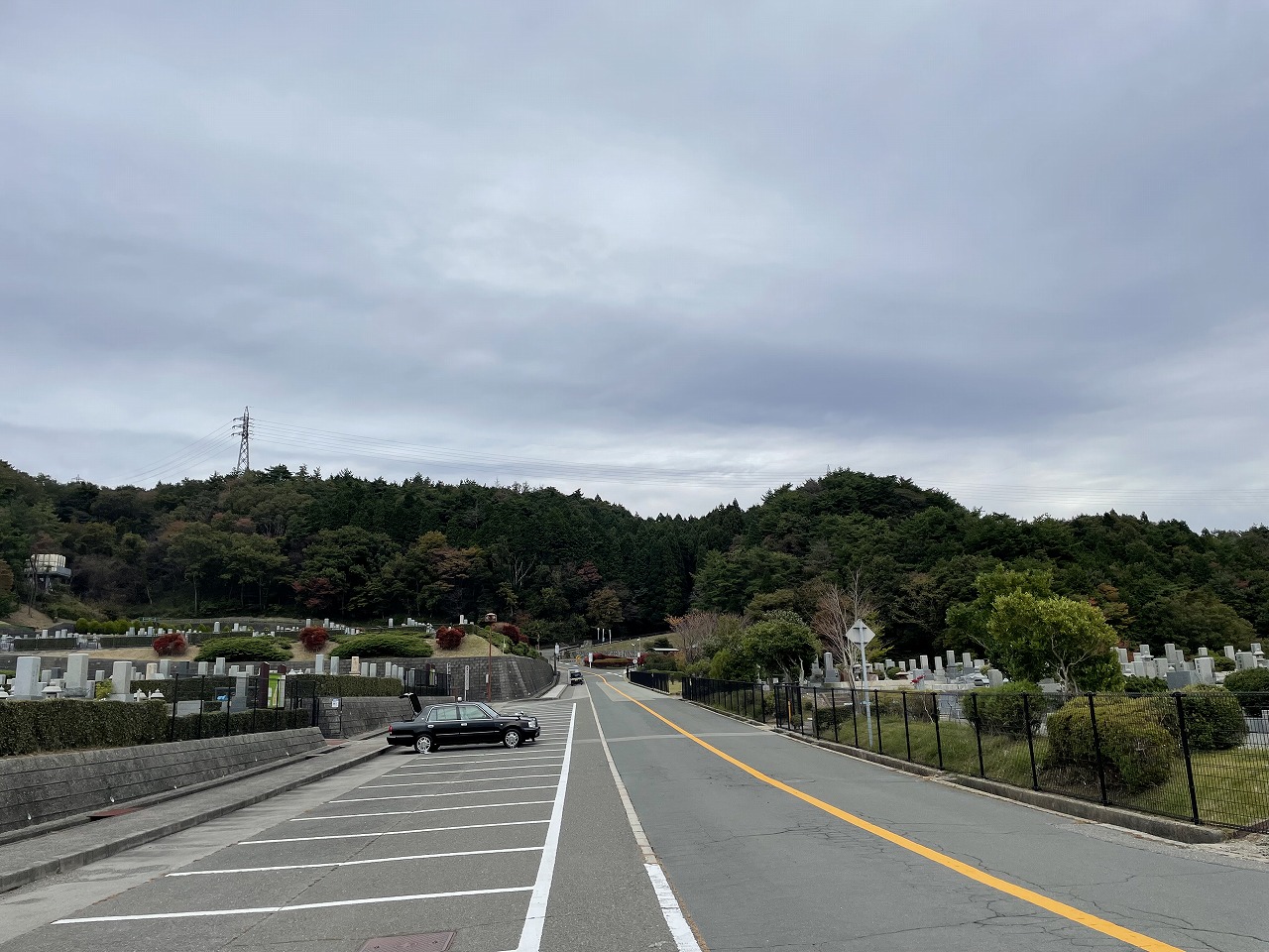 バス通り（北東向）北口バス停方向