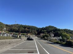 バス通り（北東方向）北口バス停風景