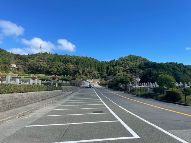 バス通り（北東方向）北口バス停風景