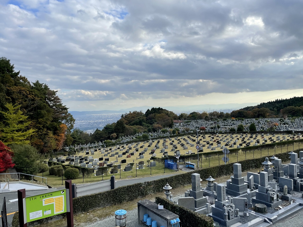 11区2番芝生墓所から南方向