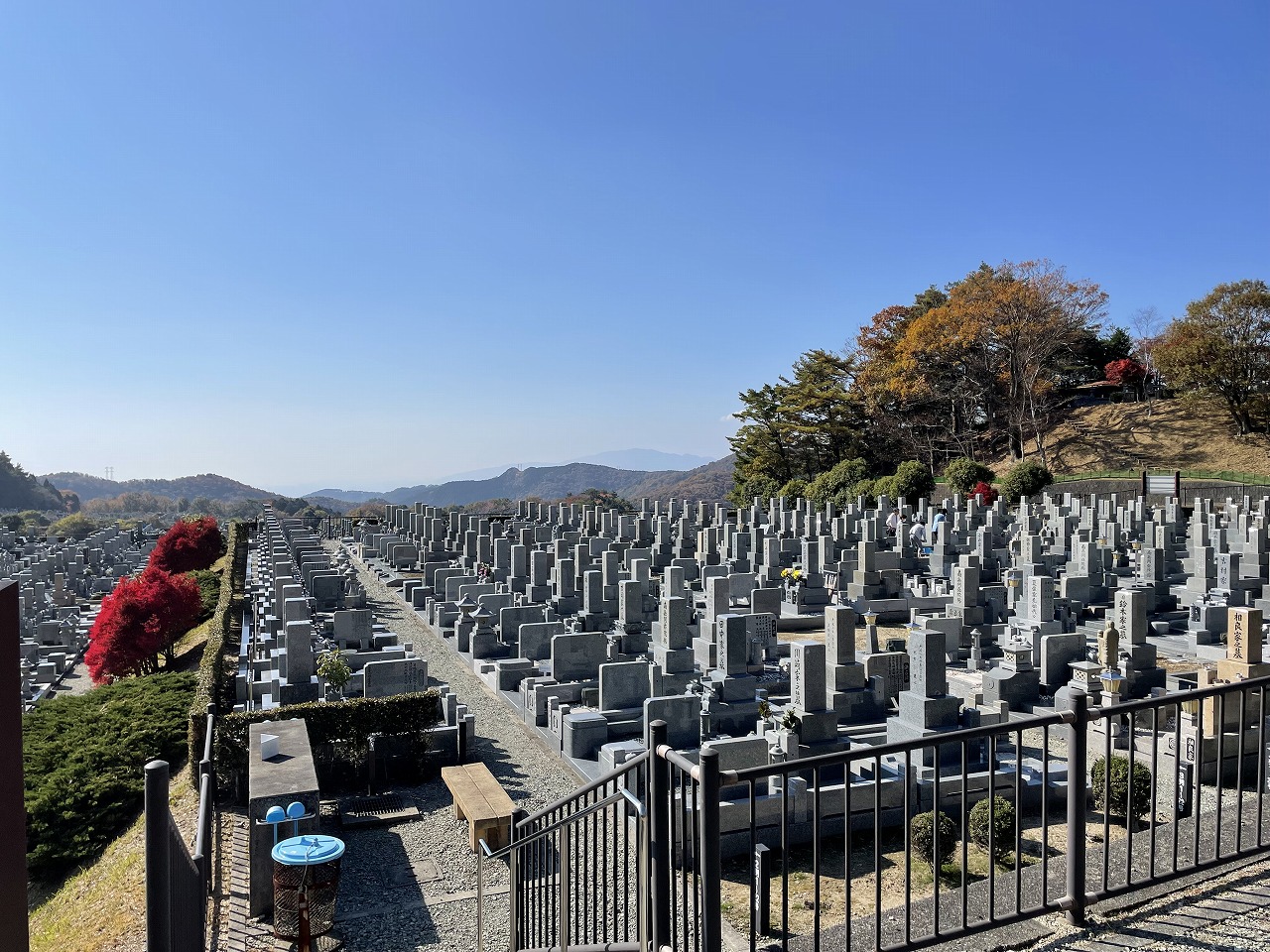 11区2番芝生墓所から南西風景