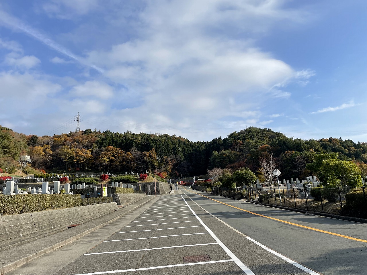 バス通り（北東向き）北口バス停方向