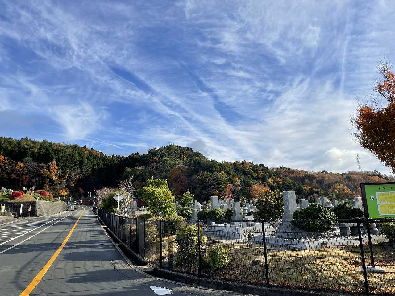 バス通り（北東）北口バス停方向