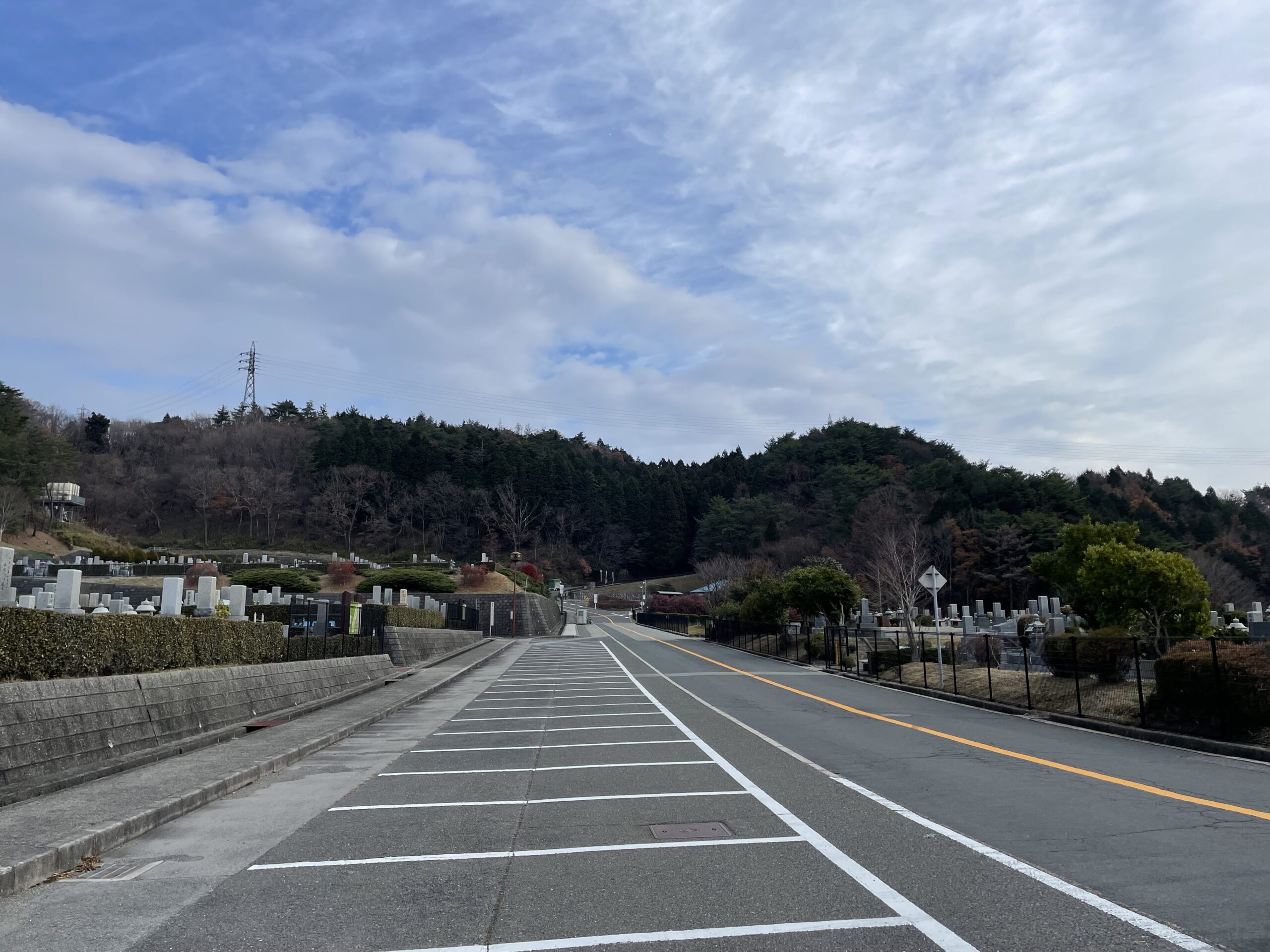 バス通り（北東向き）北口バス停方向