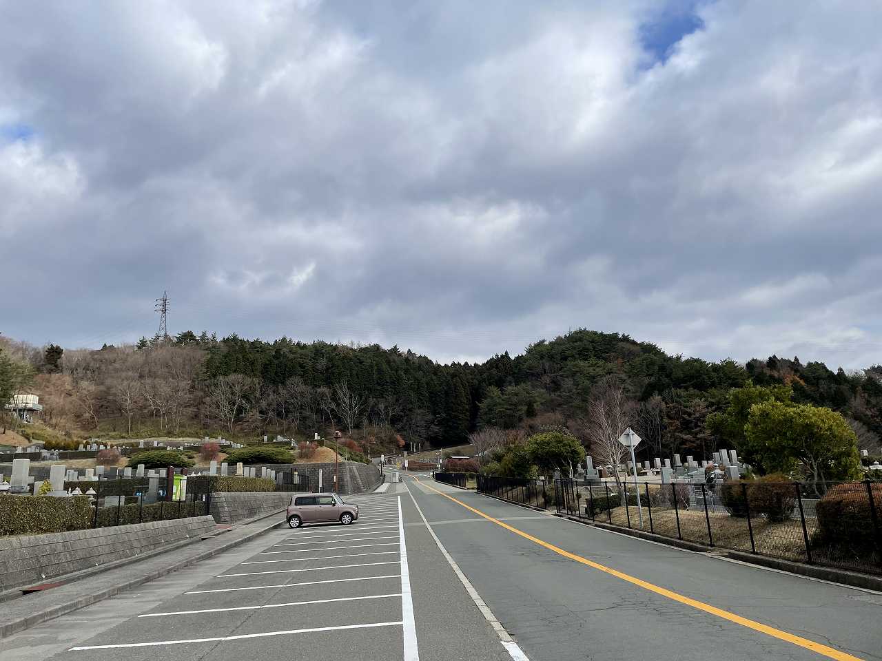 バス通り（北東方向）北口バス停風景