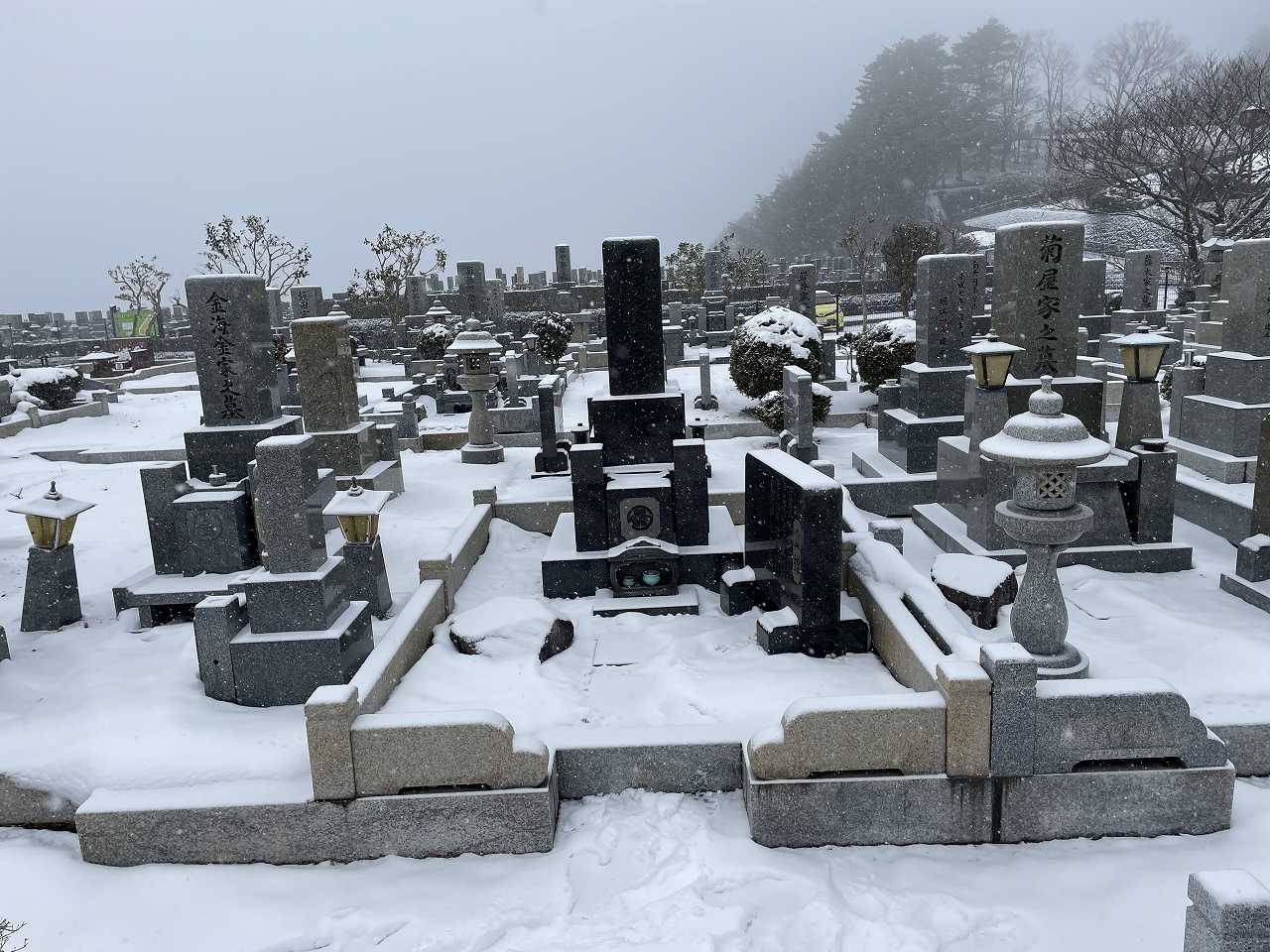 1区4番墓所内積雪・約10ｃｍ