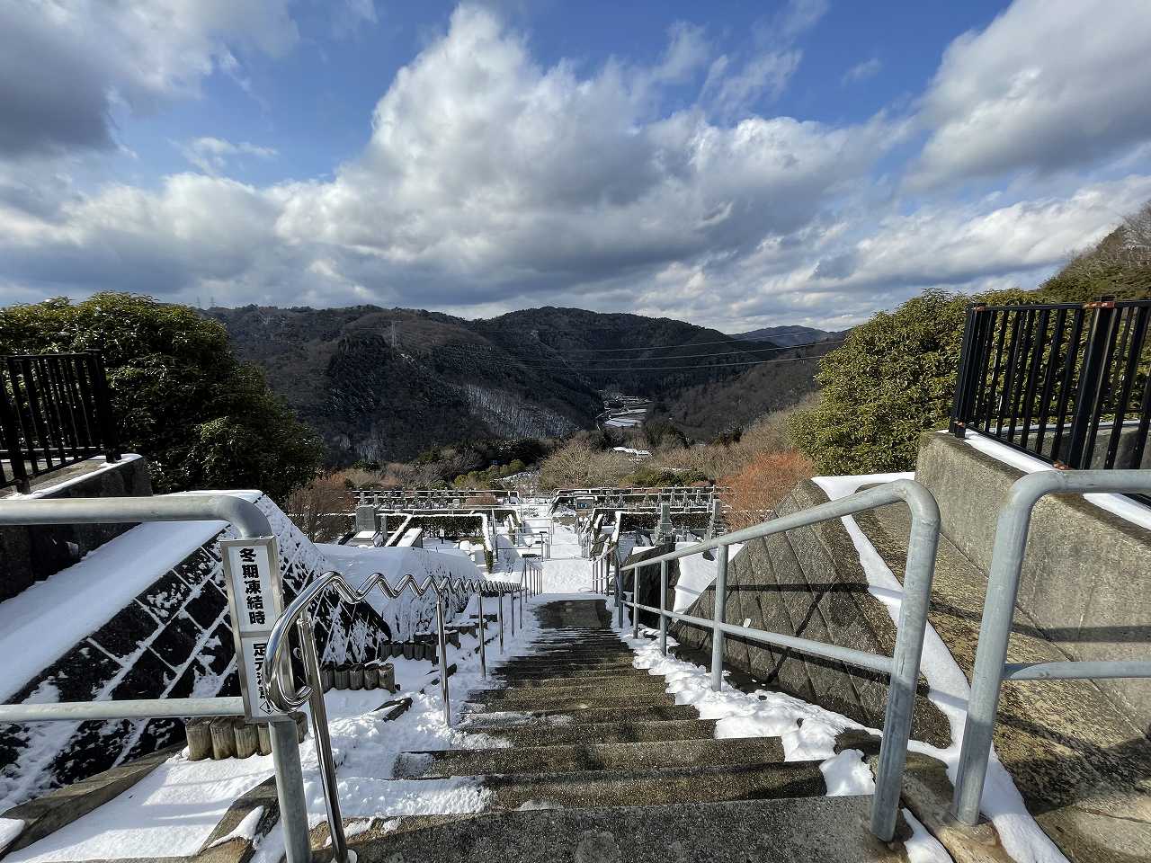 7区バス停前から5区3/2番墓所風景