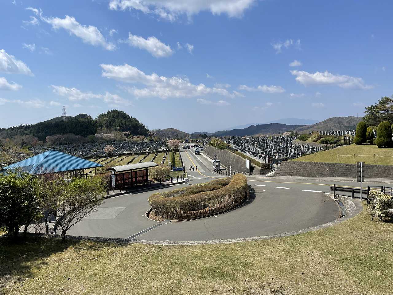 霊園北口からの園内風景