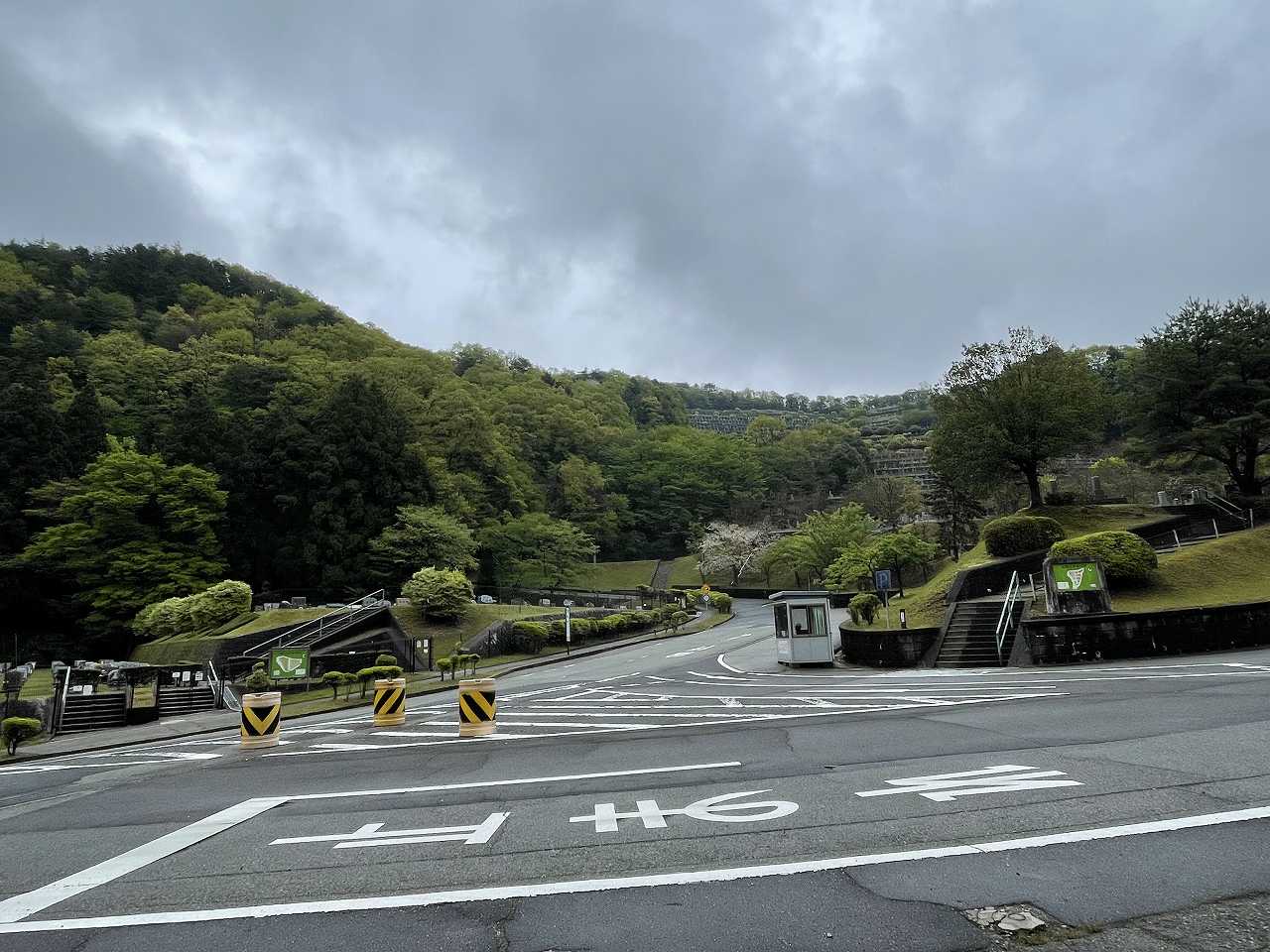 バス通り・5区バス停風から