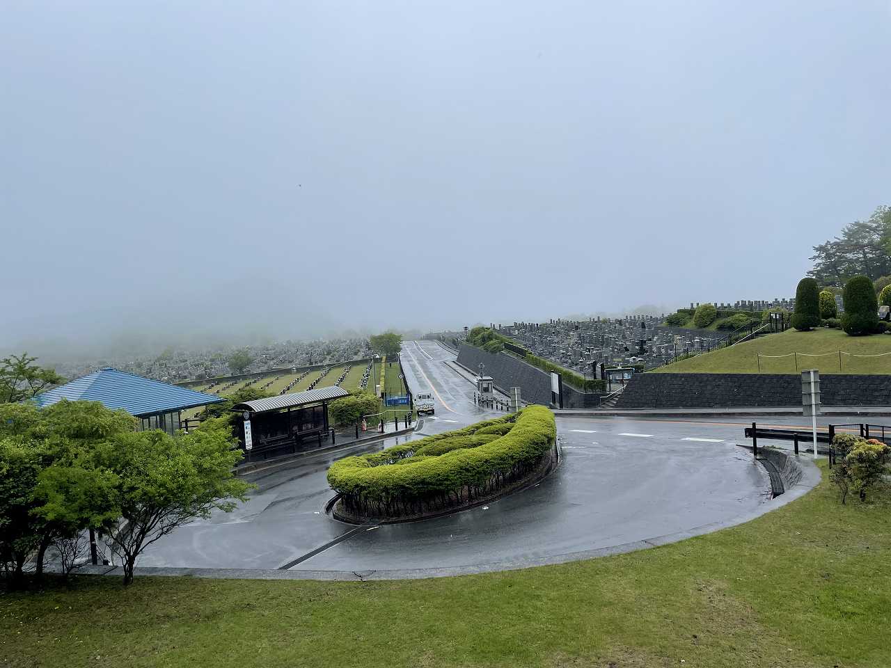 霊園北口からの園内風景