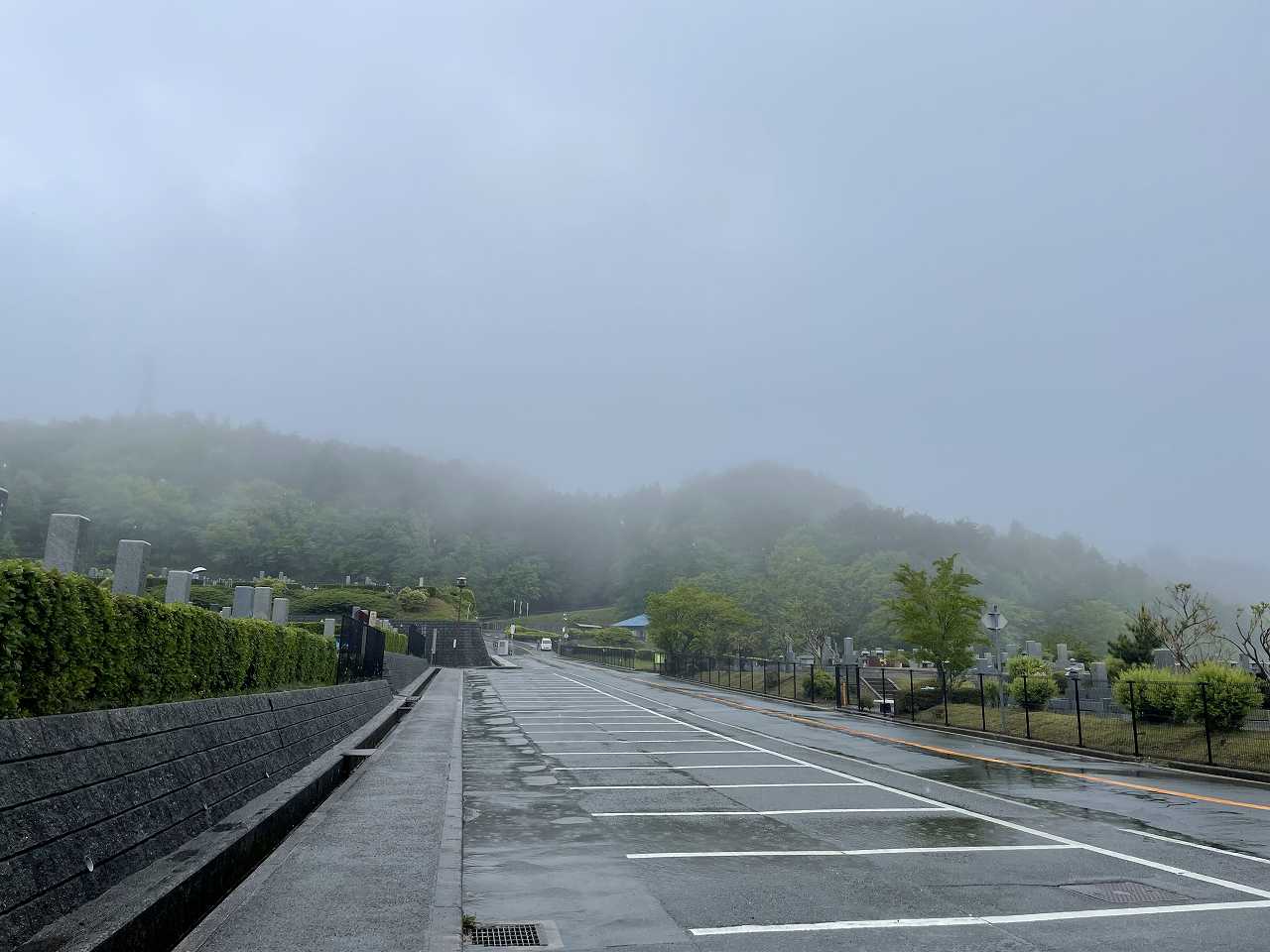 バス通り（北東方向）北口風景