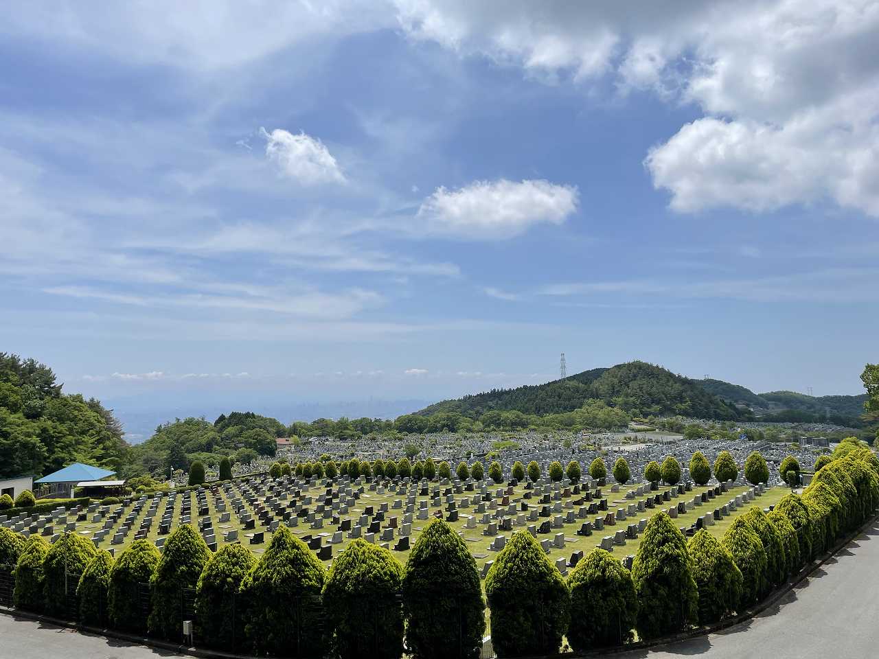 11区2番芝生墓所から（南西）風景