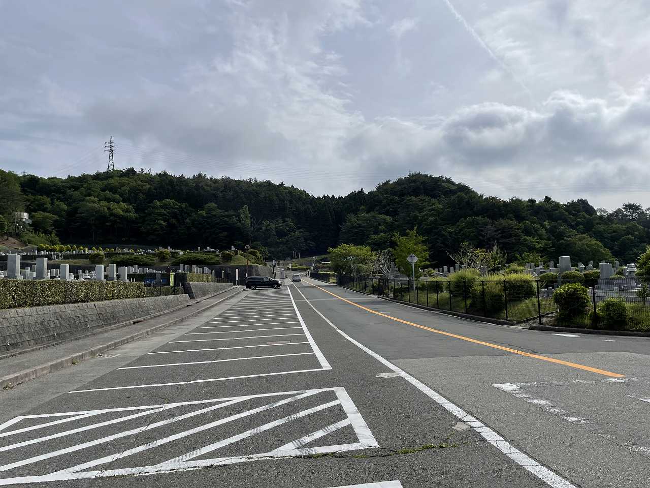 バス通り（北東方向）北口バス停風景