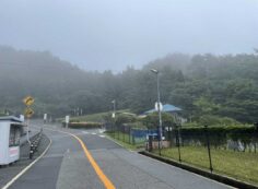 バス通り（北東向）北口バス停風景