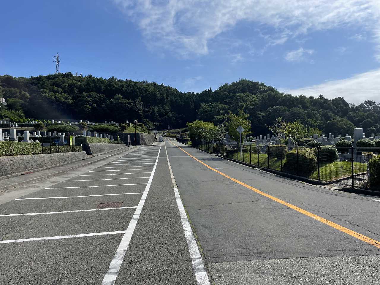 バス通り（北東向）北入り口風景