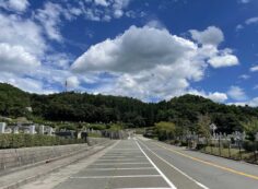 バス通り（北東向き）北口バス停方向