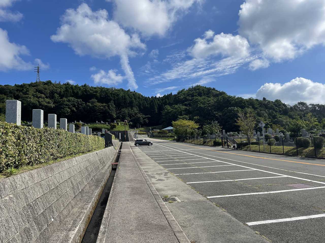 バス通り（北東向き）北口バス停方向