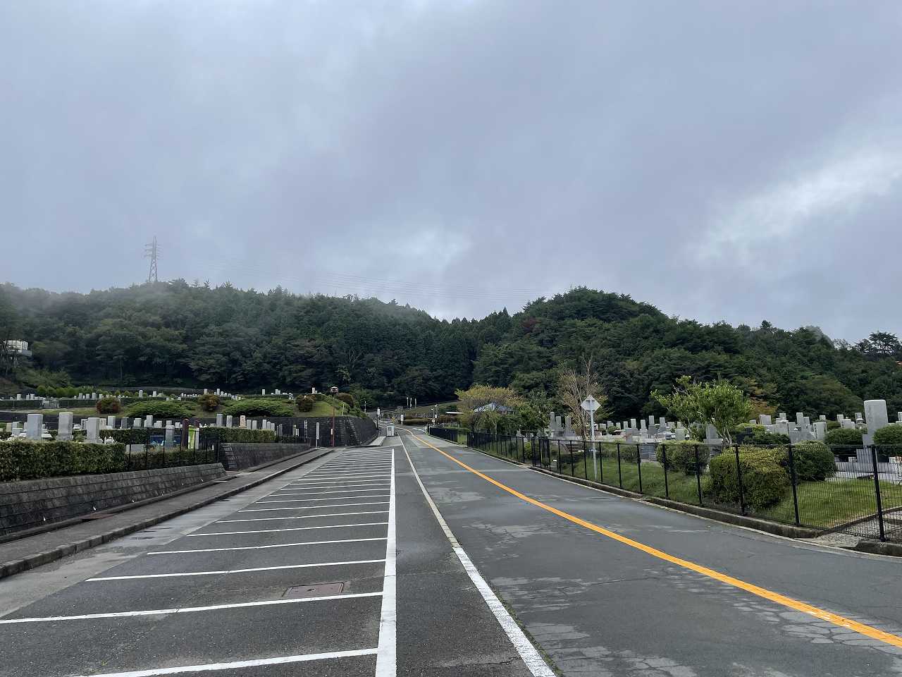 バス通り（北東向）北口バス停方向