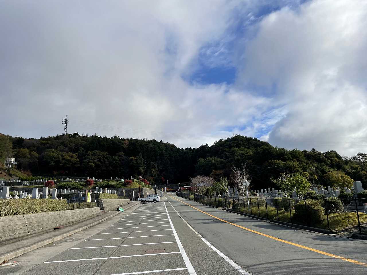 バス通り（北東向き）北口バス停方向