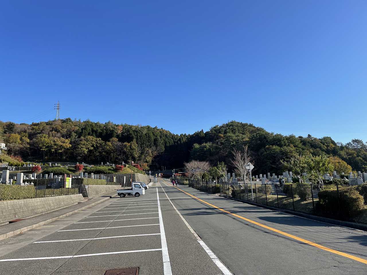 バス通り（北東向）北口バス停方向