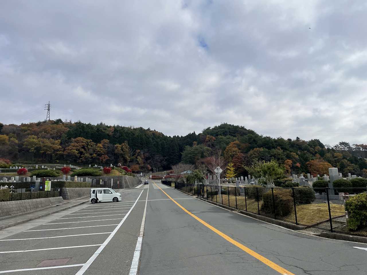 バス通り（北東）北口バス停方向