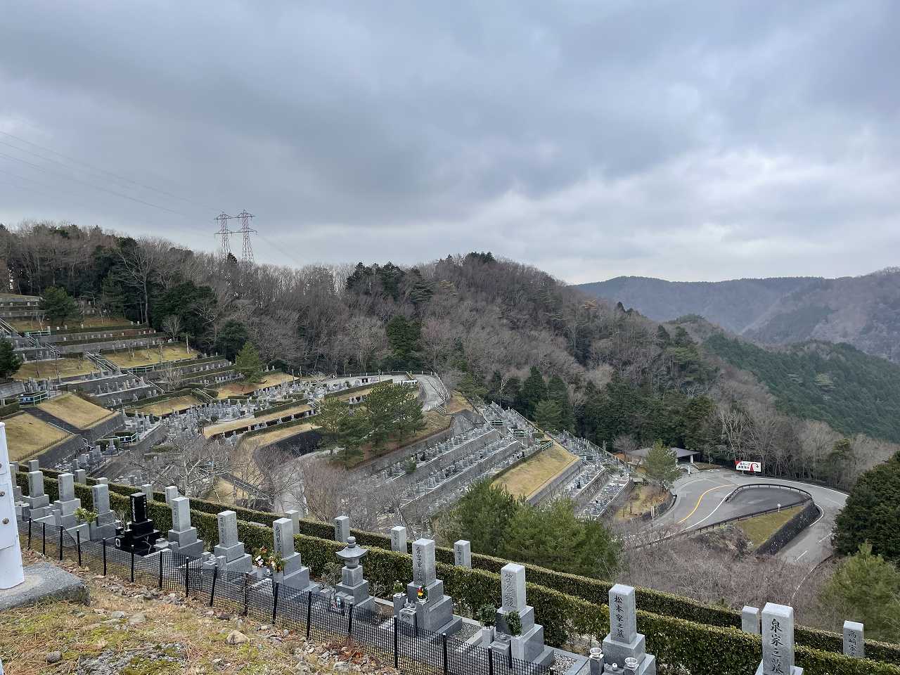 6区墓所バス停風景